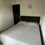 Uzes, La Maison Au Bout Du Chemin