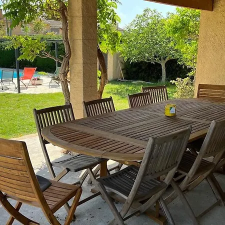 Uzes, La Maison Au Bout Du Chemin