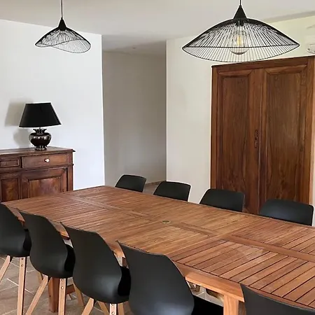 Uzes, La Maison Au Bout Du Chemin