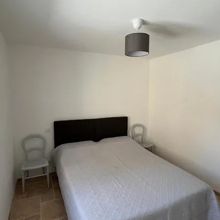 Uzes, La Maison Au Bout Du Chemin