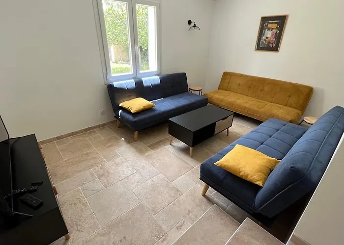 Uzes, La Maison Au Bout Du Chemin